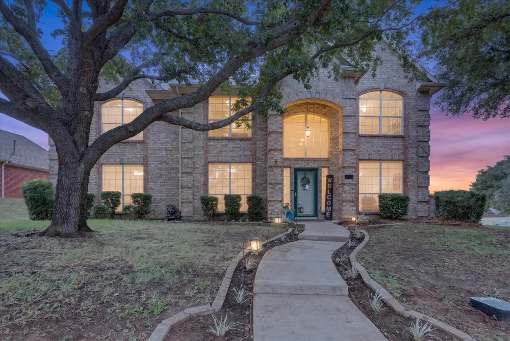 901 Brittany Drive Lewisville, TX 75067