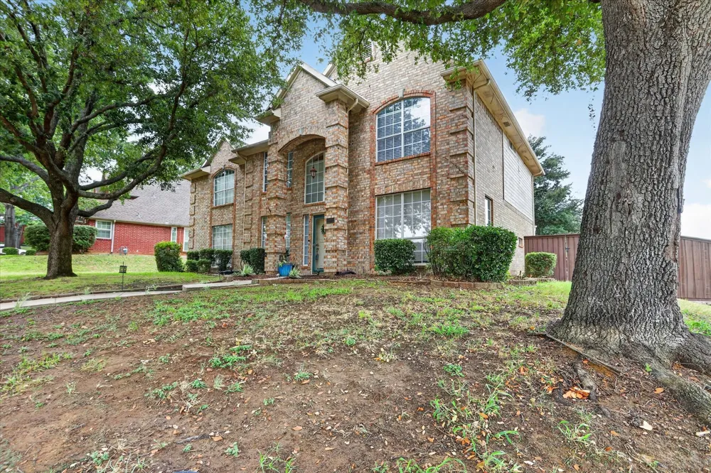 901 Brittany Drive Lewisville, TX 75067