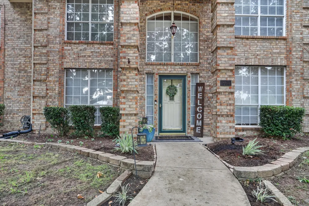 901 Brittany Drive Lewisville, TX 75067
