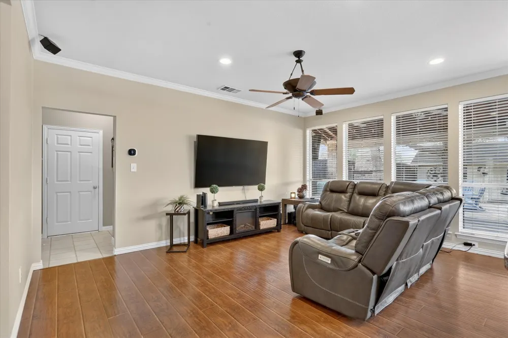 901 Brittany Drive Lewisville, TX 75067