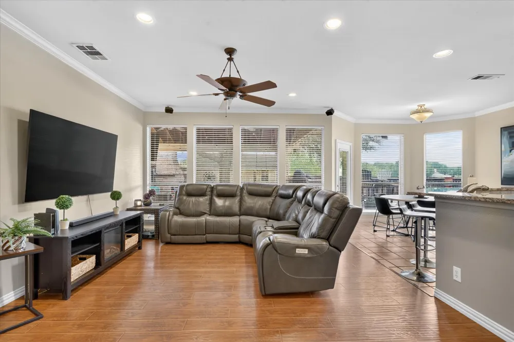 901 Brittany Drive Lewisville, TX 75067