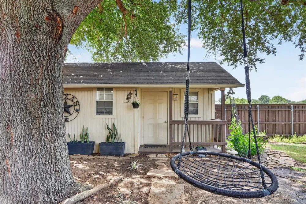 901 Brittany Drive Lewisville, TX 75067