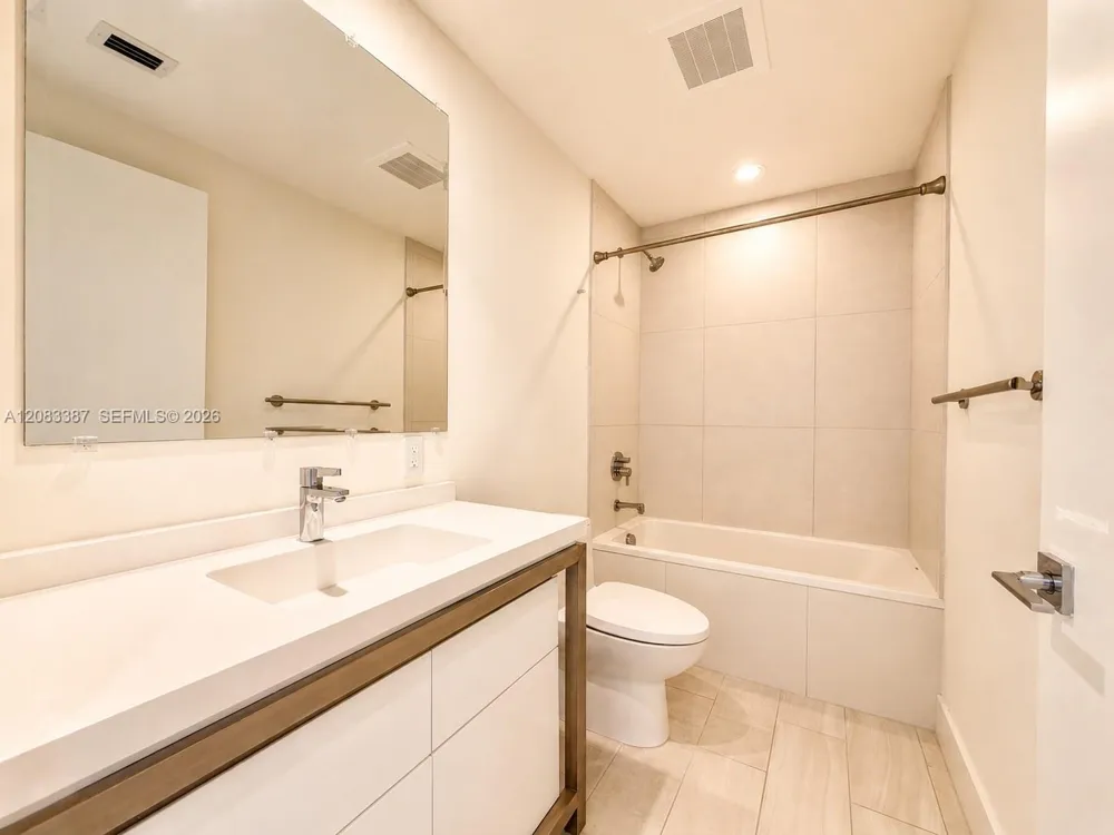 2000 metropica way #2208 Sunrise, FL 33323