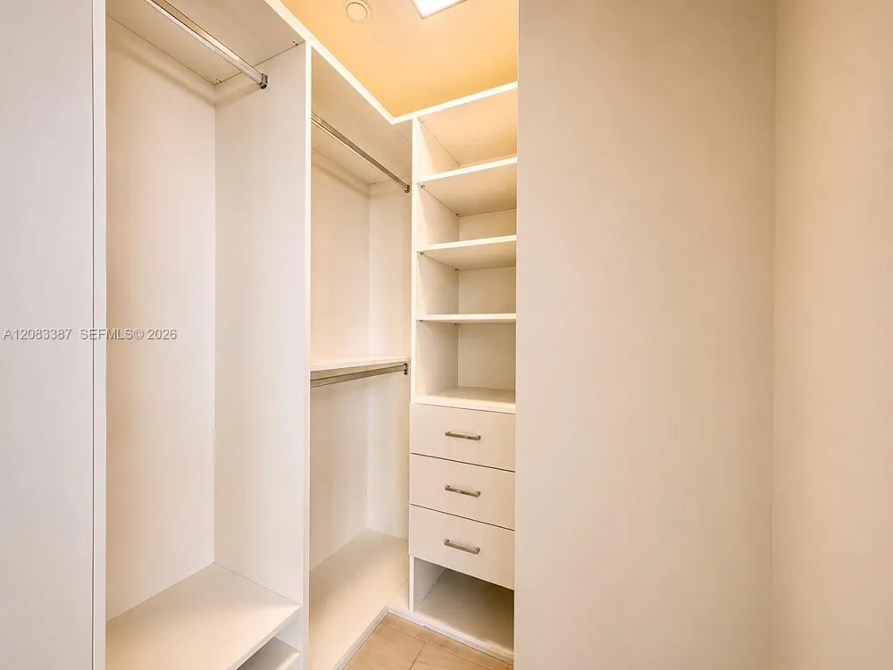 2000 metropica way #2208 Sunrise, FL 33323