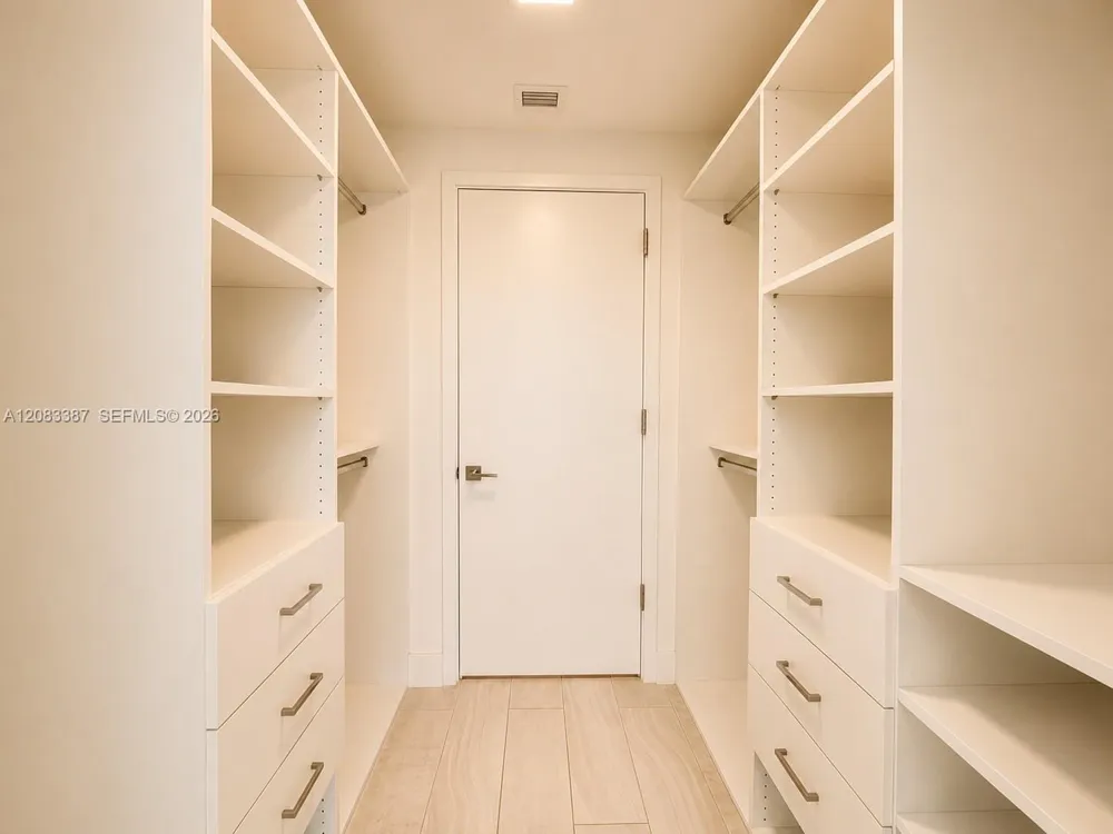 2000 metropica way #2208 Sunrise, FL 33323