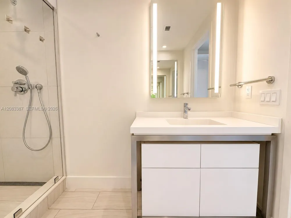 2000 metropica way #2208 Sunrise, FL 33323