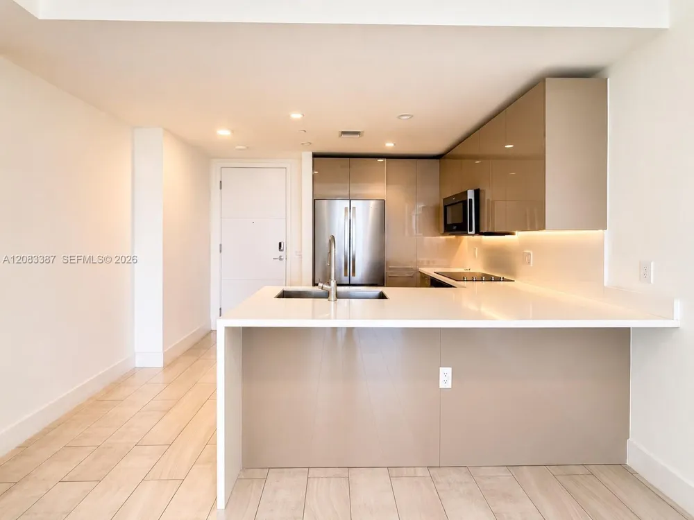 2000 metropica way #2208 Sunrise, FL 33323