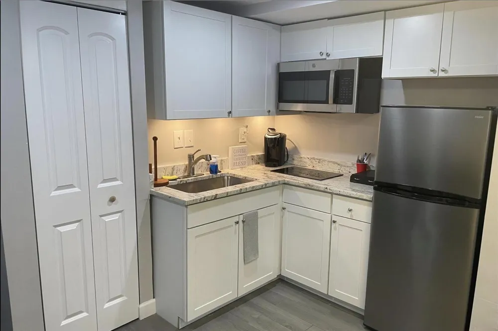 3610 LLOYD DRIVE #B Oakland Park, FL 33309