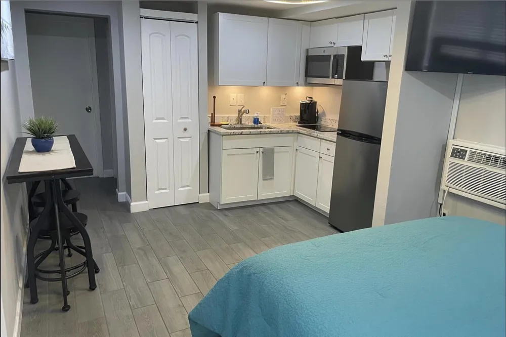 3610 LLOYD DRIVE #B Oakland Park, FL 33309
