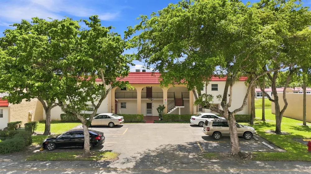 198 Lake Frances Drive West Palm Beach, FL 33411