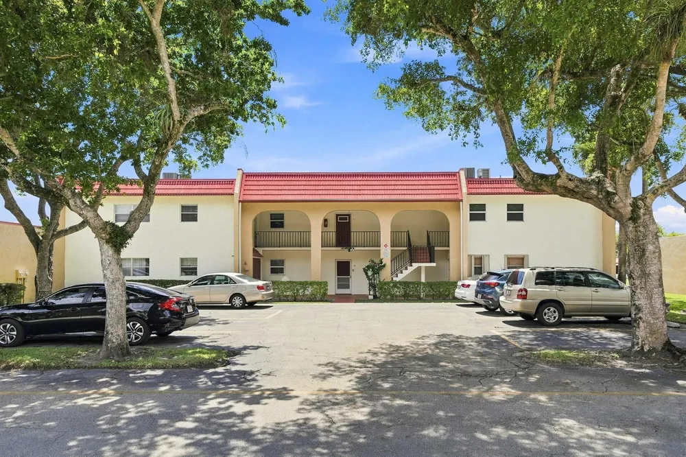 198 Lake Frances Drive West Palm Beach, FL 33411