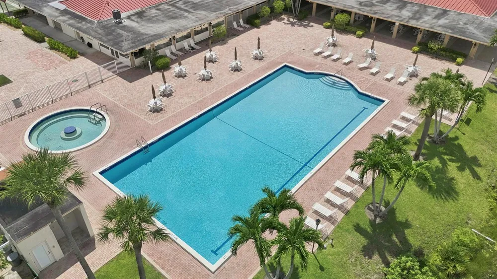 198 Lake Frances Drive West Palm Beach, FL 33411