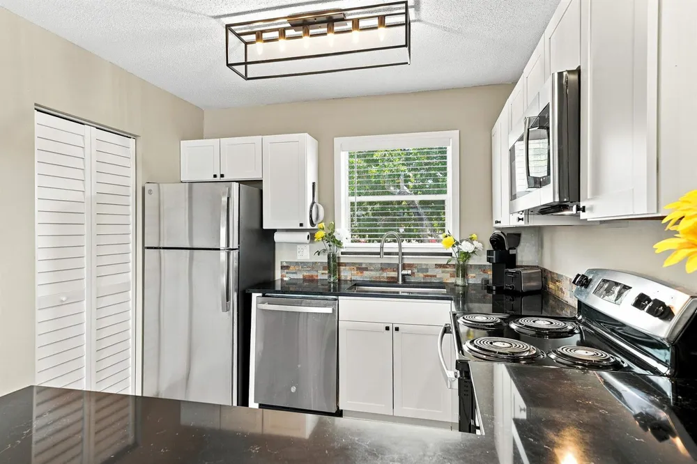 198 Lake Frances Drive West Palm Beach, FL 33411