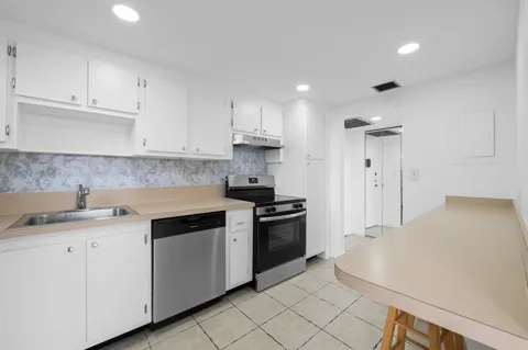 2781 TAFT STREET #303