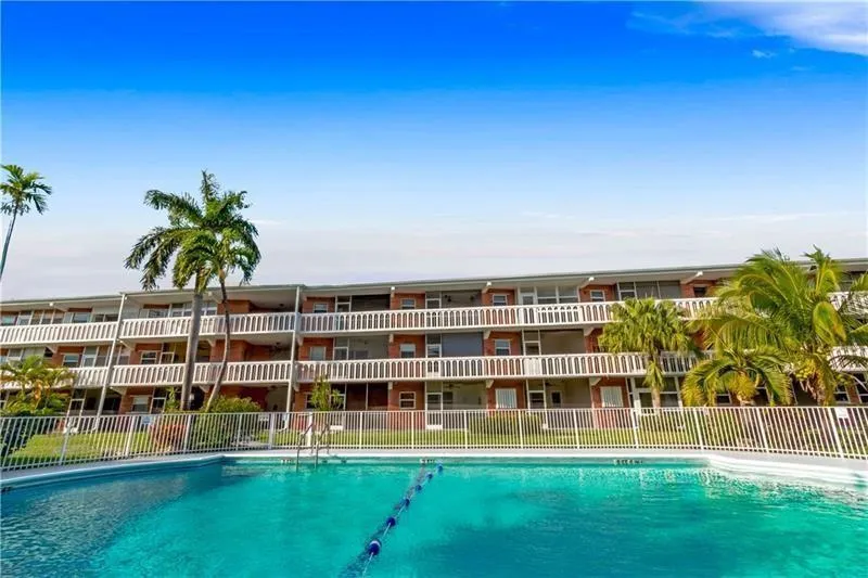 141 NE 10TH AVENUE #20B Hallandale Beach, FL 33009