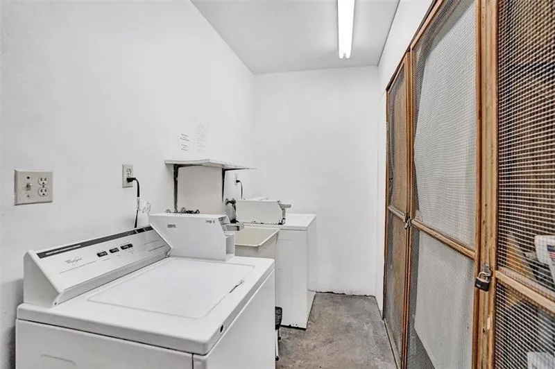 141 NE 10TH AVENUE #20B Hallandale Beach, FL 33009