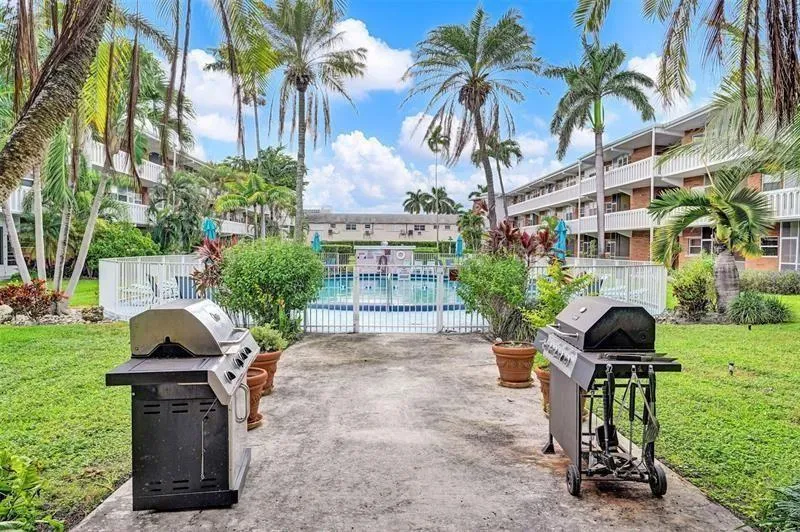 141 NE 10TH AVENUE #20B Hallandale Beach, FL 33009