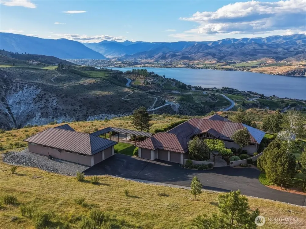825 Hawks Meadow Road Chelan, WA 98816