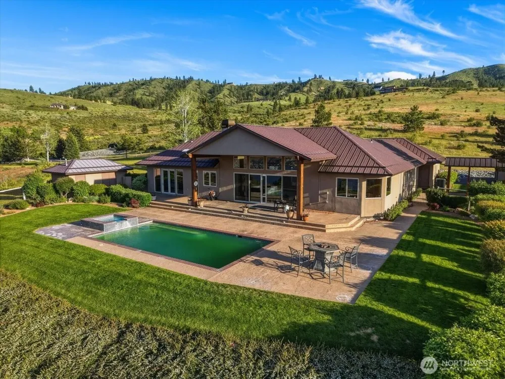 825 Hawks Meadow Road Chelan, WA 98816