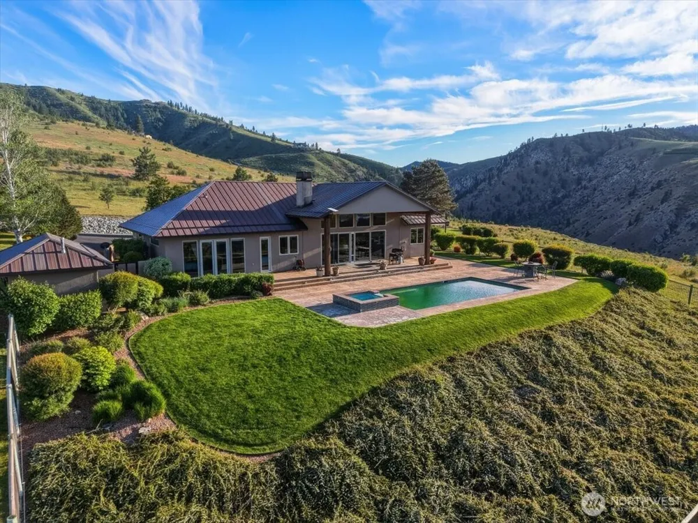 825 Hawks Meadow Road Chelan, WA 98816