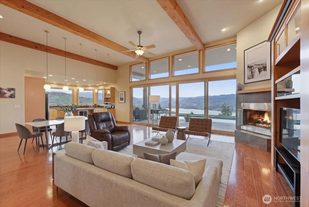 825 Hawks Meadow Road Chelan, WA 98816