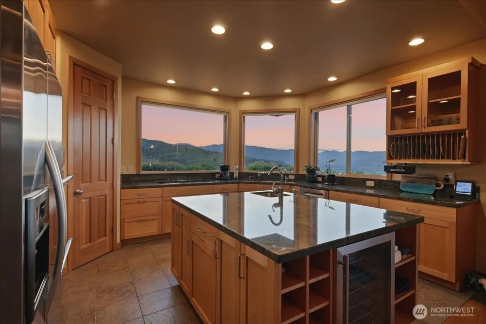 825 Hawks Meadow Road Chelan, WA 98816
