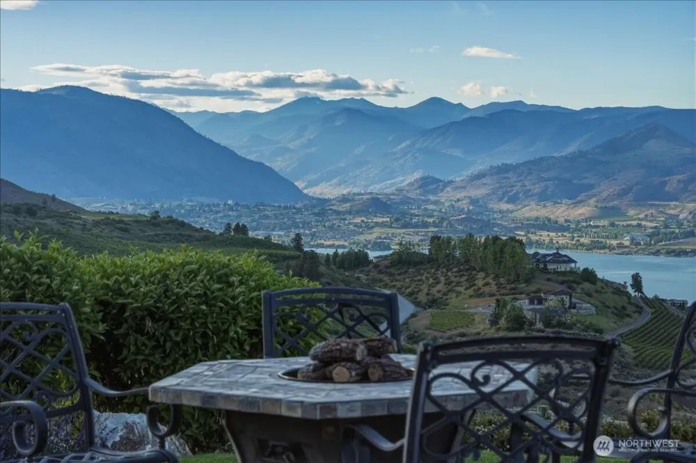 825 Hawks Meadow Road Chelan, WA 98816