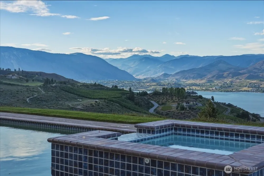 825 Hawks Meadow Road Chelan, WA 98816