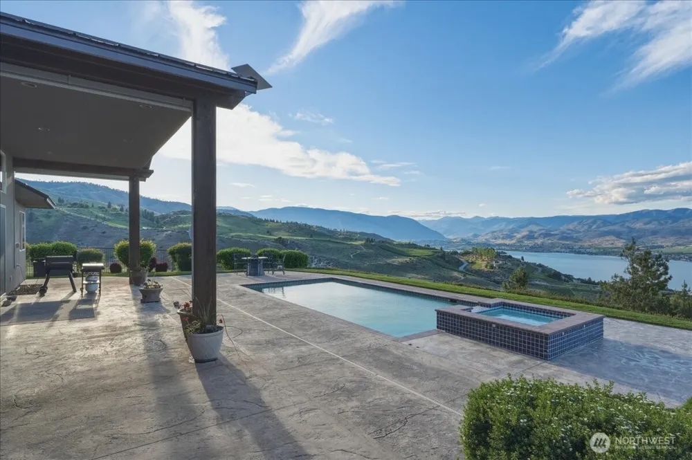 825 Hawks Meadow Road Chelan, WA 98816