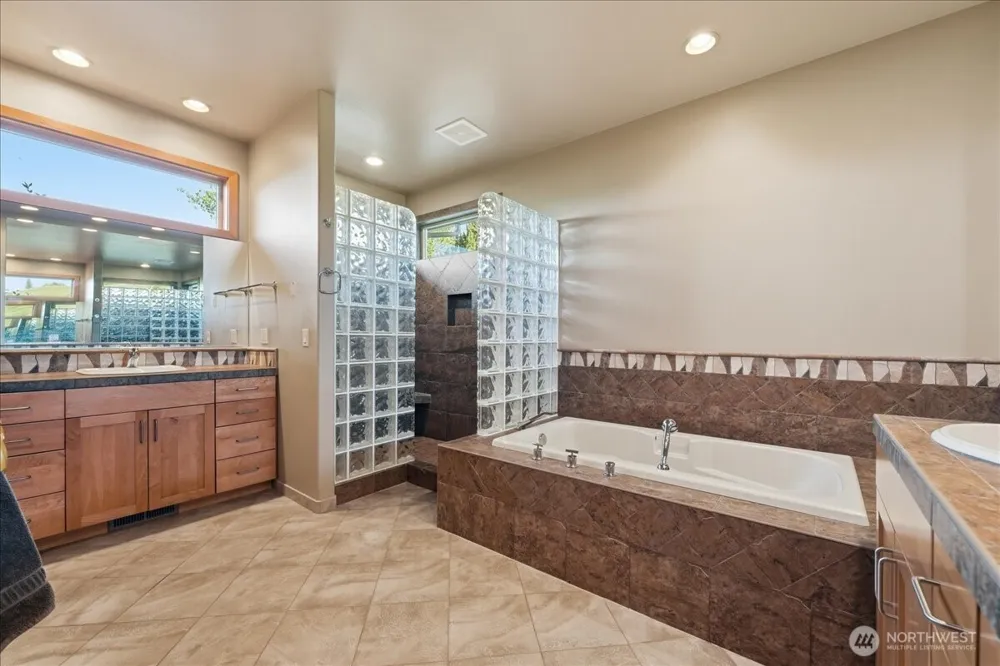 825 Hawks Meadow Road Chelan, WA 98816
