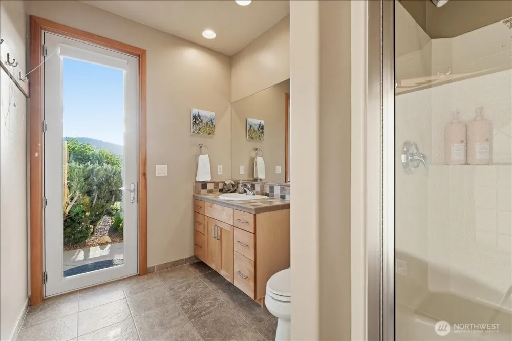 825 Hawks Meadow Road Chelan, WA 98816