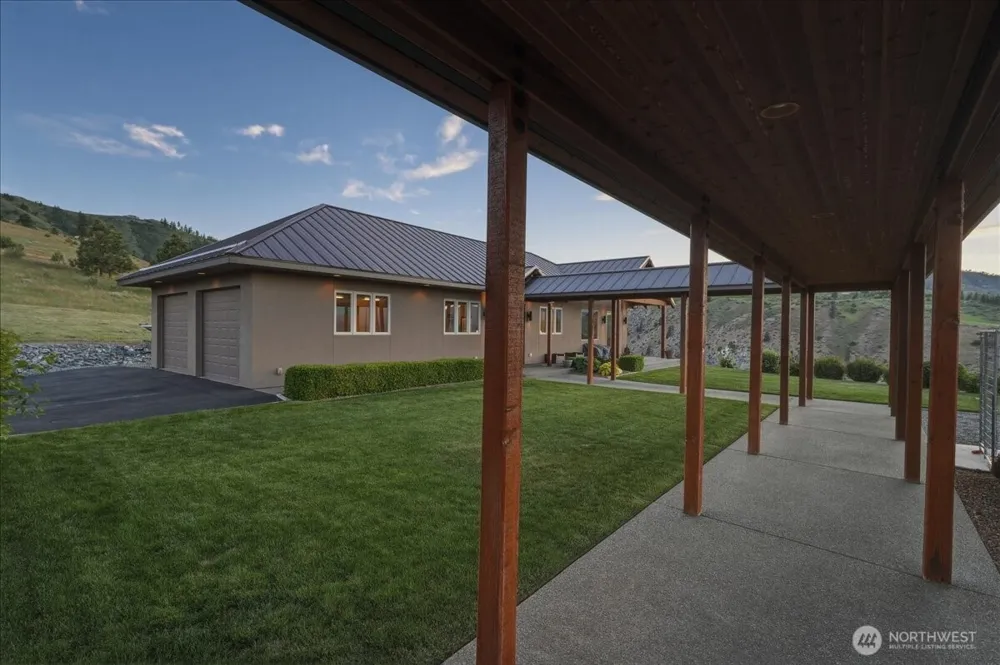 825 Hawks Meadow Road Chelan, WA 98816