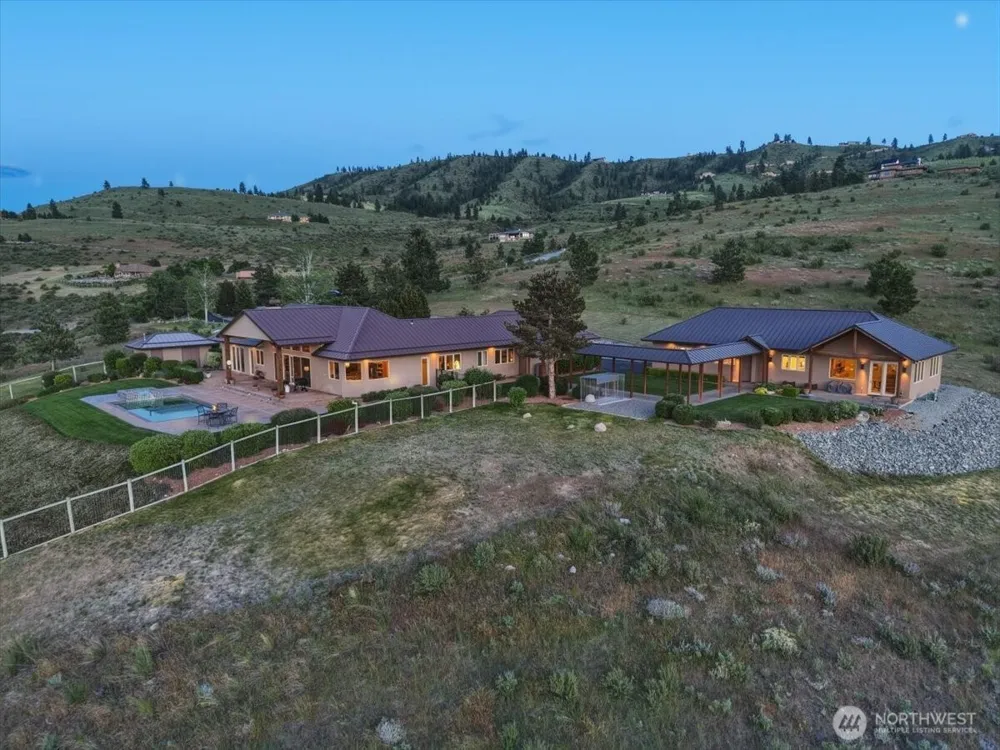 825 Hawks Meadow Road Chelan, WA 98816