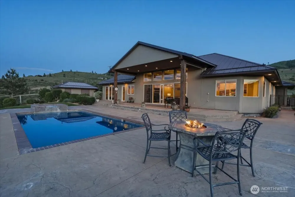 825 Hawks Meadow Road Chelan, WA 98816