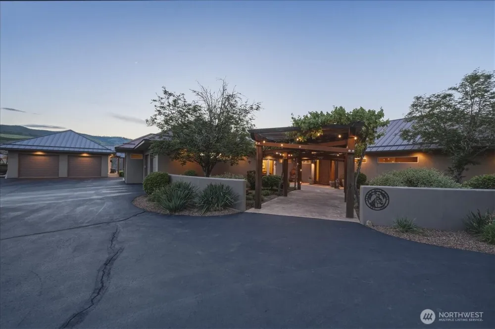 825 Hawks Meadow Road Chelan, WA 98816