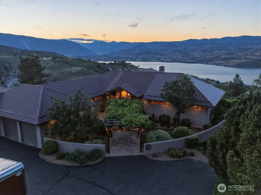 825 Hawks Meadow Road Chelan, WA 98816