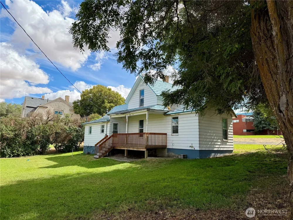 105 SE Pope Avenue Wilbur, WA 99185