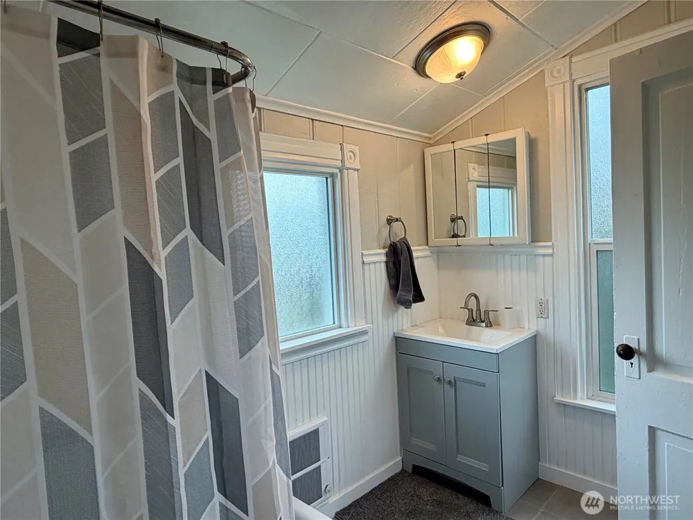 105 SE Pope Avenue Wilbur, WA 99185