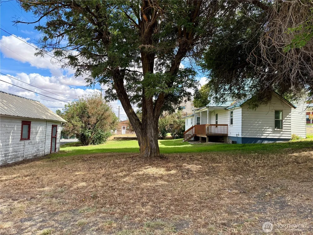 105 SE Pope Avenue Wilbur, WA 99185