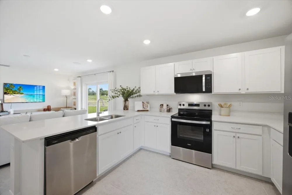 3004 CASCADE CIRCLE Lake Wales, FL 33898