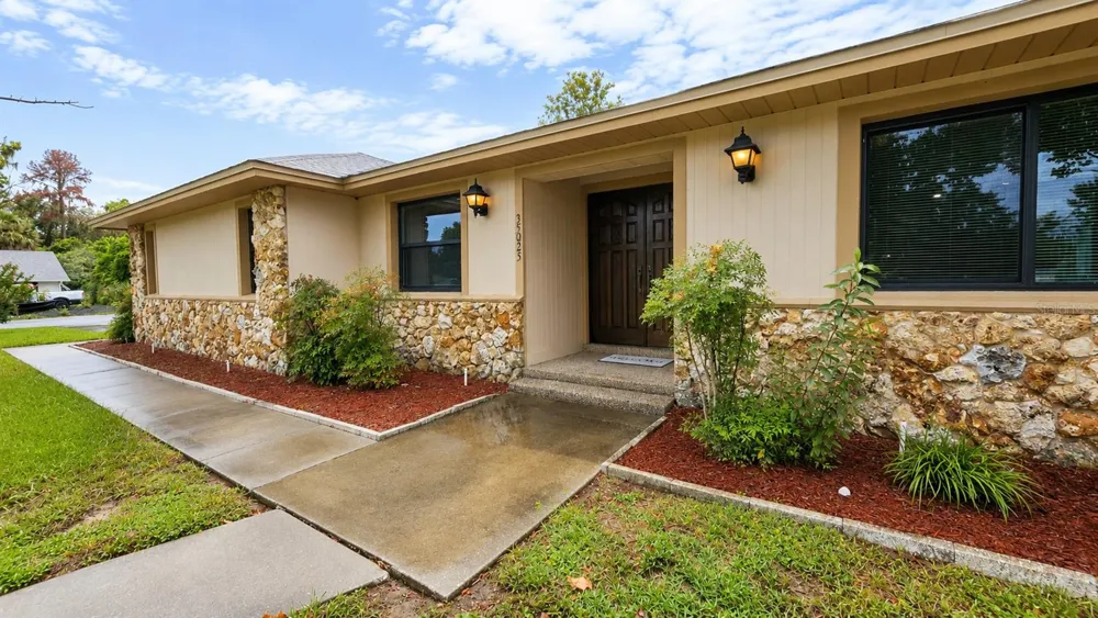 35025 RAINTREE DR Fruitland Park, FL 34731