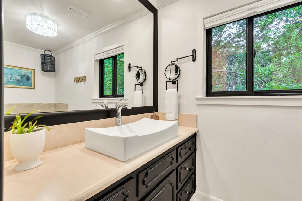 402 Seawind Street Lakeway, TX 78734