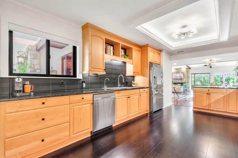 402 Seawind Street Lakeway, TX 78734