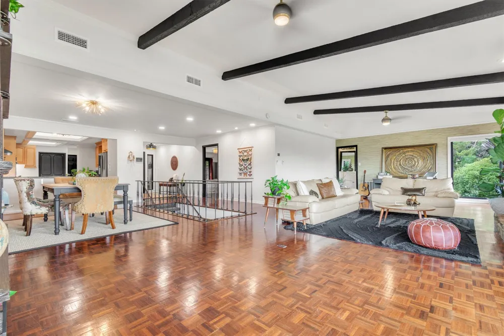402 Seawind Street Lakeway, TX 78734