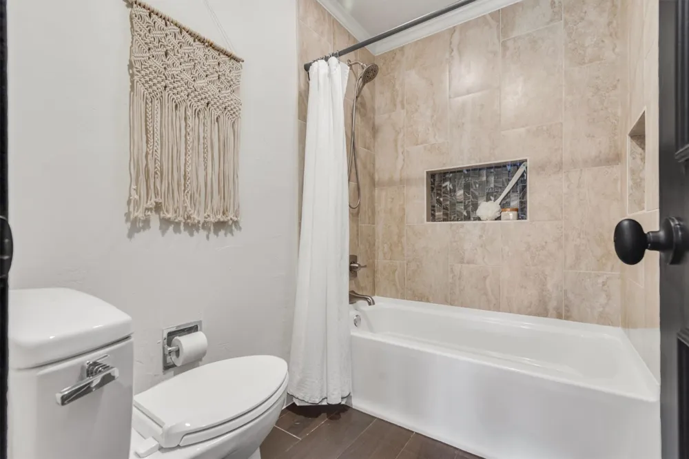 402 Seawind Street Lakeway, TX 78734
