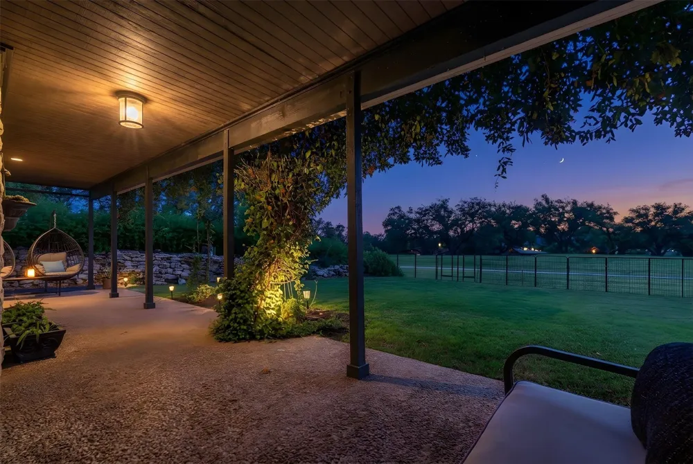 402 Seawind Street Lakeway, TX 78734