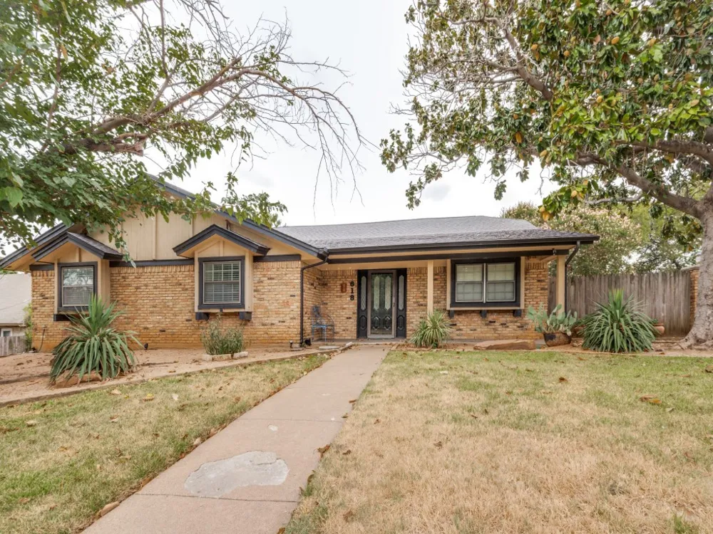618 Brent Drive Arlington, TX 76012