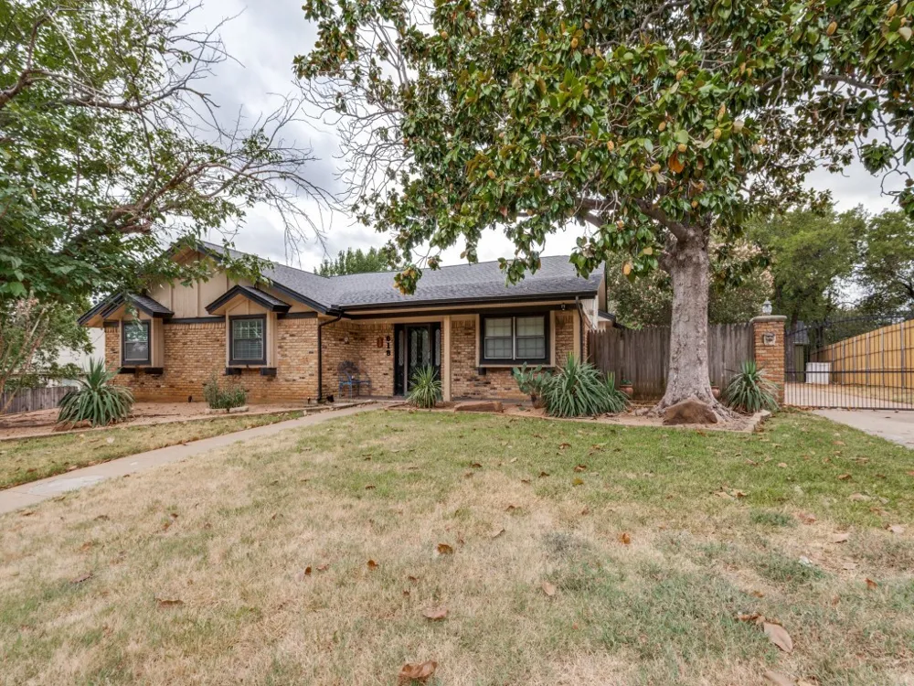 618 Brent Drive Arlington, TX 76012