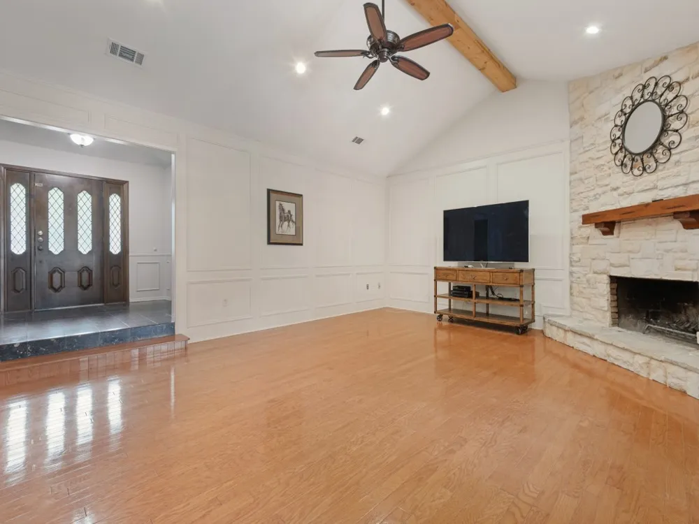618 Brent Drive Arlington, TX 76012