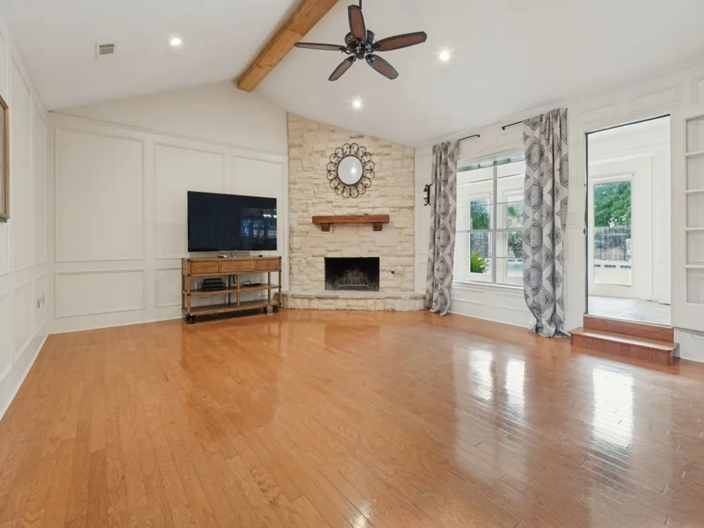 618 Brent Drive Arlington, TX 76012